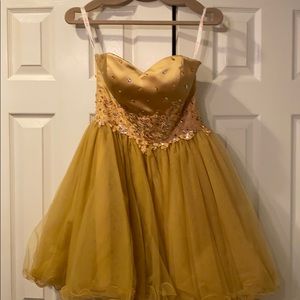 Beautiful golden sweetheart dress w crystals